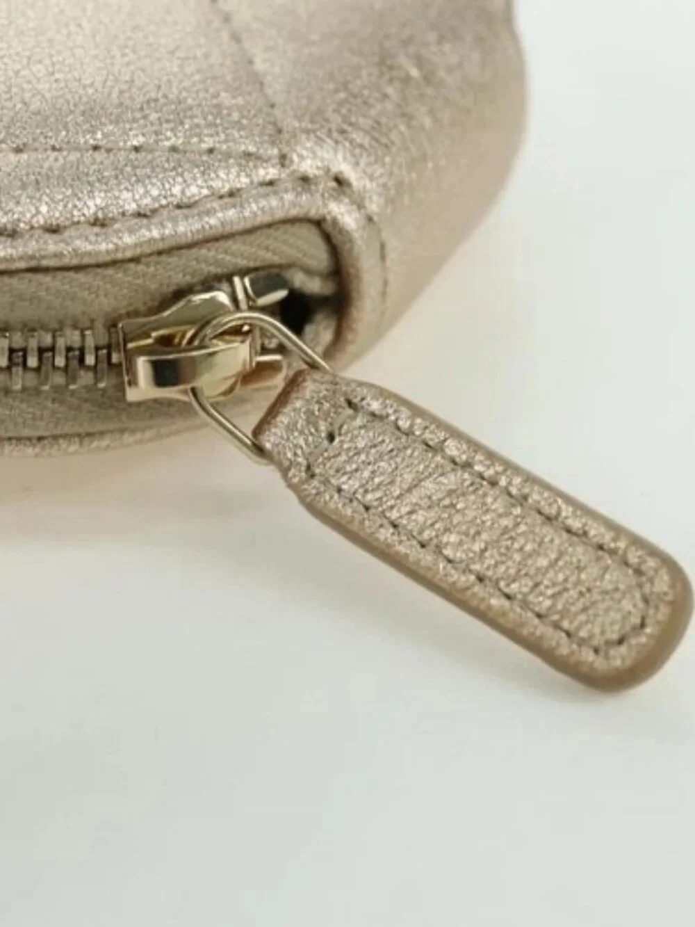 CHANEL Matelasse Air Pods Case & Coin Purse Lamb Skin Gold CC Auth BAZ881SAM